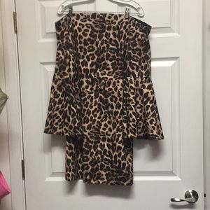 Off the shoulder bell sleeve leopard dress